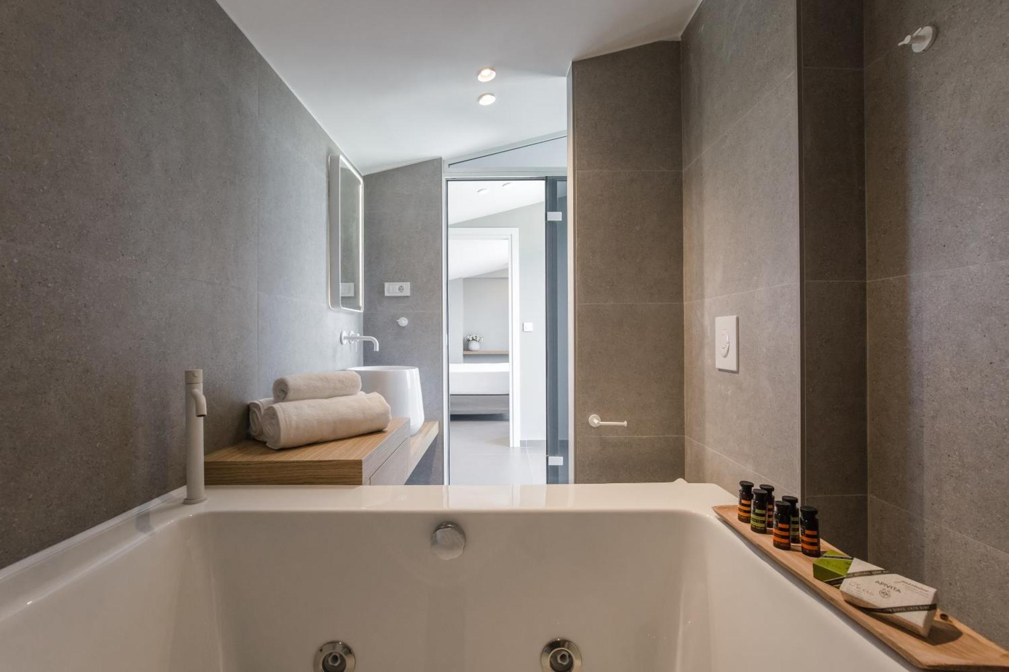 Noemie Luxury Suites Hriszí Aktí Haniá Szoba fotó